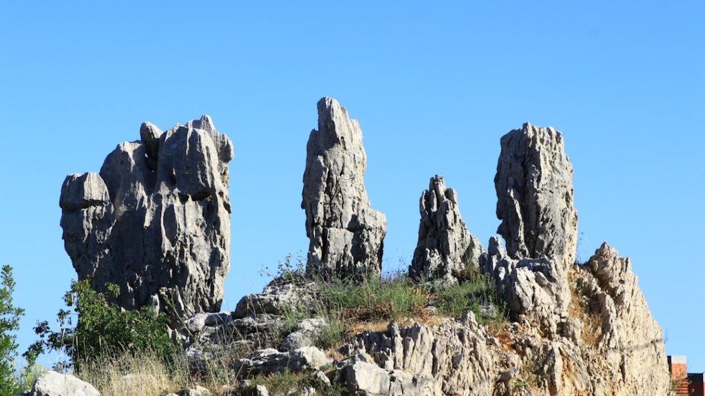 Cinque Torri rock towers midday family