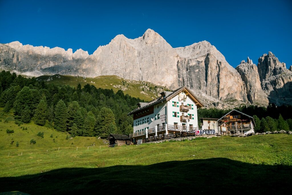 20 randos faciles en famille Dolomites travel tourism landmark