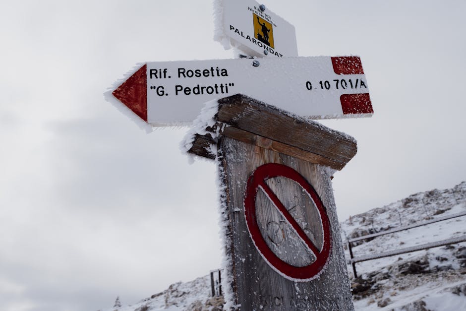 Guide gravel itin raires secrets Dolomites travel tourism landmark