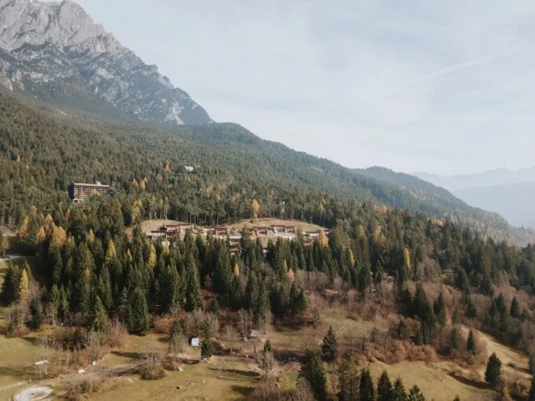 Dolomites balades-en-velo-entre-villages-des-dolomites travel